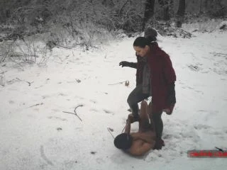 Sadistic Queens – Squishysax – Mistress Luna – Beaten In The Freezing Snow screenshot 2
