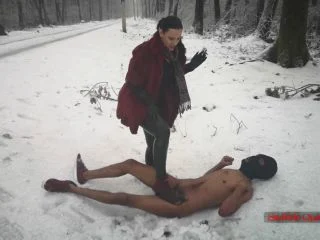 Sadistic Queens – Squishysax – Mistress Luna – Beaten In The Freezing Snow screenshot 6