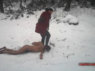 Sadistic Queens – Squishysax – Mistress Luna – Beaten In The Freezing Snow screenshot 7