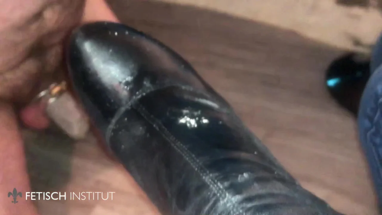 CHASTITY SLAVE HUMILIATION AND CUM EATING
