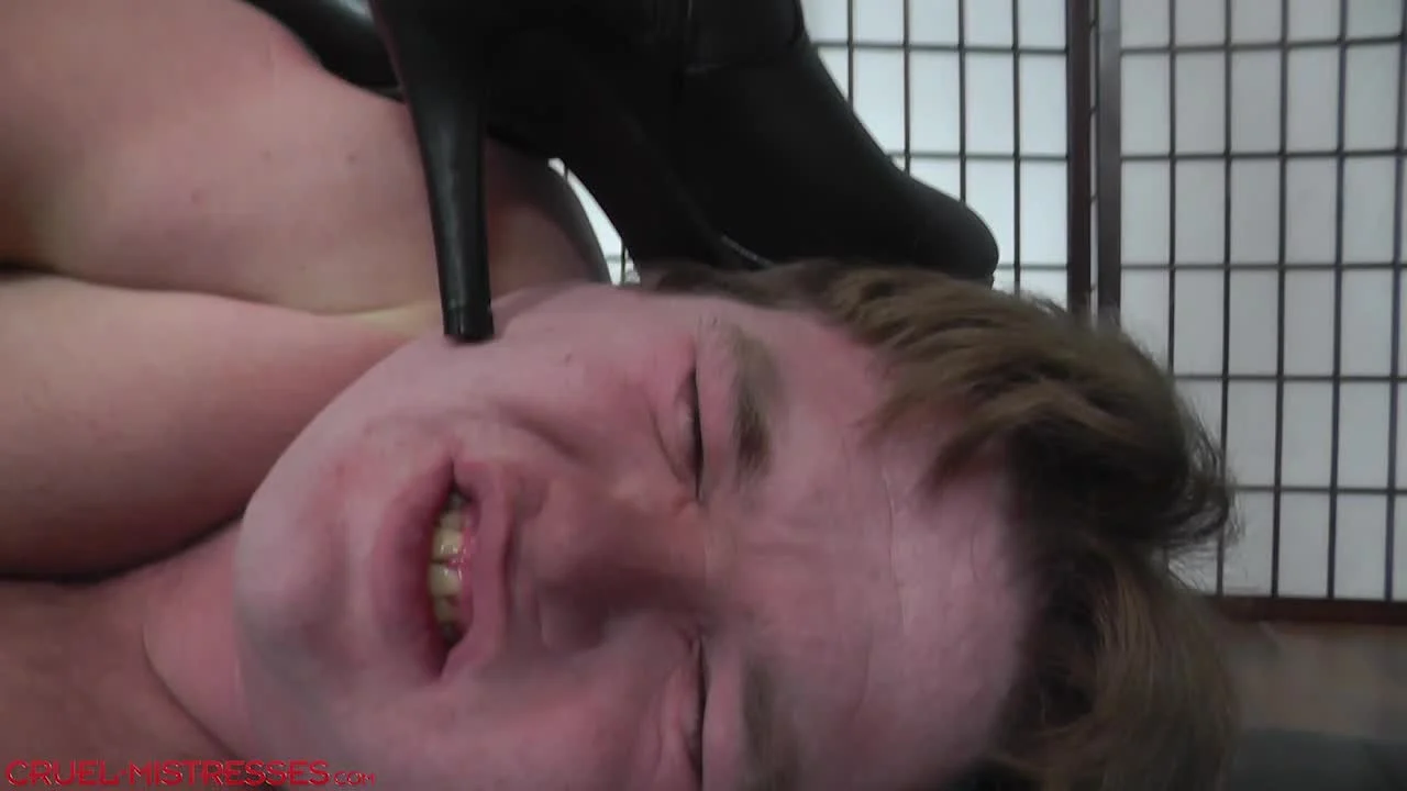 It Hurts Under Her Heels – Lady Ariel